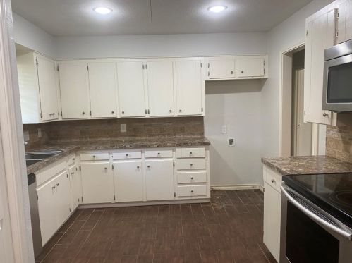 1124 Valley View Dr, Hurst TX  76053-4534 exterior