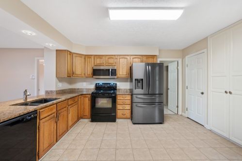 7001 Clubview Dr, Bridgeville PA  15017-1097 exterior