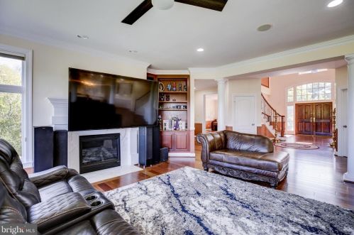 20405 Crimson Pl, Leesburg VA 20175-6362 exterior