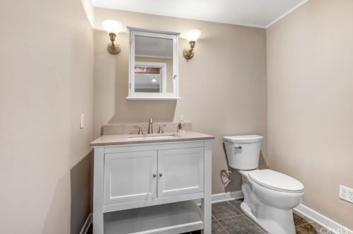 11805 Hartsook St, North Hollywood CA  91607-3215 exterior