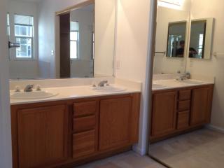 5 Holtz Ct, Alameda CA  94501-6402 exterior