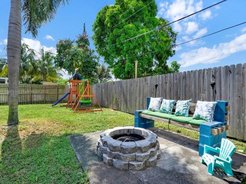 2340 58th Ter, Hollywood FL 33021-3223 exterior