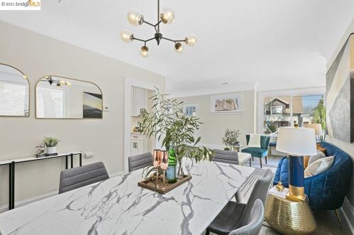 817 56th St, Oakland CA 94608-2704 exterior