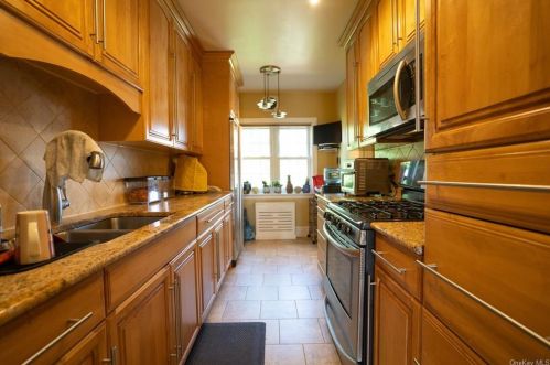 3034 Paulding Ave, Bronx, NY 10469-3912