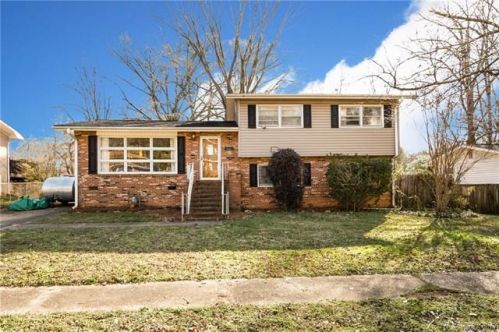 3546 Driftwood Dr, Charlotte, NC 28205-5904