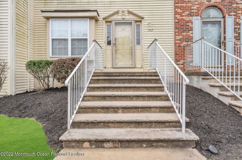 182 Marion Ct, Lakewood, NJ 08701-4647