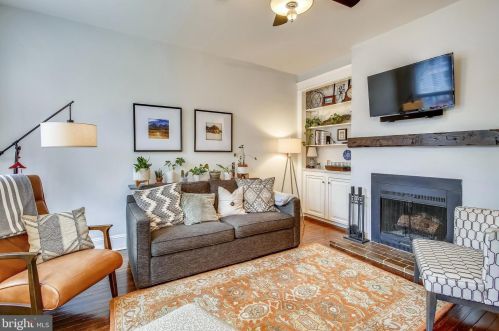 108 15th St, Washington, DC 20003-1742
