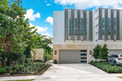 724 Lake Ave, Delray Beach FL  33483-5928 exterior