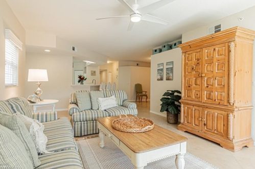 6914 Satinleaf Rd, Naples, FL 34109-6154
