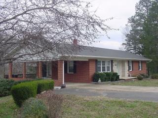 111 Turman St, Waynesboro, TN 38485-2127