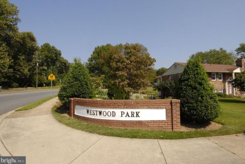 7418 Tower St, Falls Church, VA 22046-1935