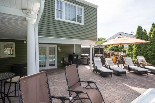 70 Osborne Ave, Mount Sinai NY  11766-3138 exterior