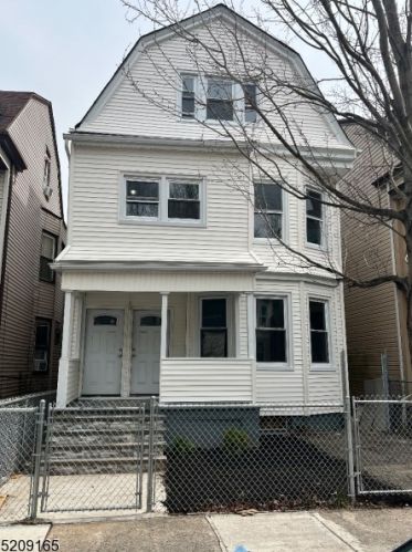 32 18th St, East Orange, NJ 07017-5102