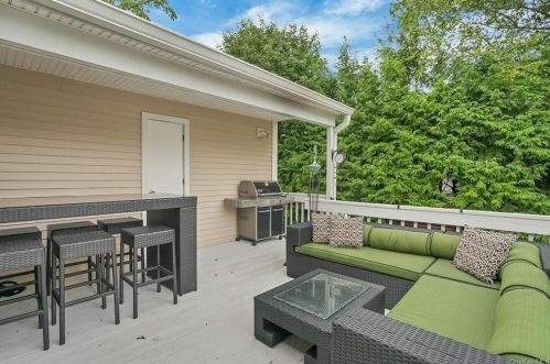 239 Davis Ave, White Plains NY  10605-3213 exterior