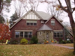 34 Laudholm Rd, Newton, MA 02458-1934