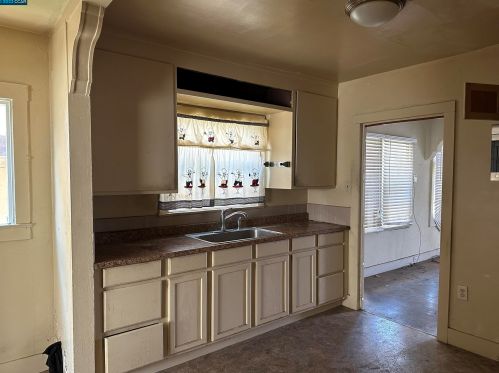 1468 77th Ave, Oakland, CA 94621-2746