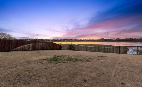 800 Cheyenne Dr, Aubrey, TX 76227-1247