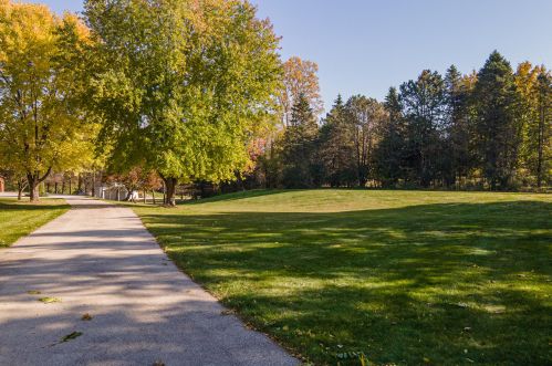 1433 Whitewater Dr, Manitowoc WI  54220-9433 exterior