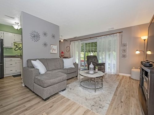 305 Canterbury Ct, Oakmont PA  15139-1177 exterior