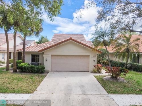 2580 Iroquois Cir, West Palm Beach, FL 33409-7219