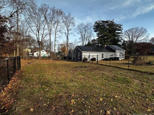 173 Round Hill Rd, Bristol CT  06010-2645 exterior