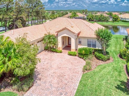 537 Santavita Pl, Kissimmee, FL 34759-3618