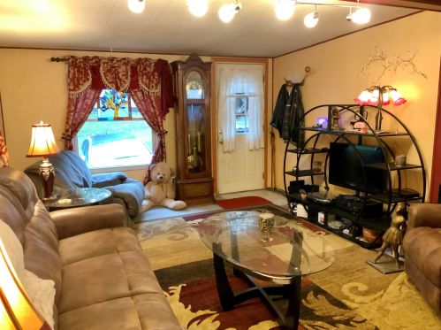8 Summer St, Salem, NH 03079-2552