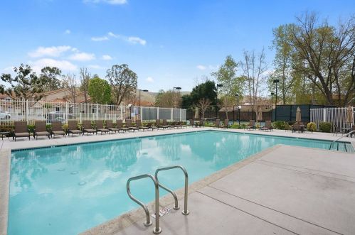 4766 Castello Way, Calabasas CA  91377-5500 exterior