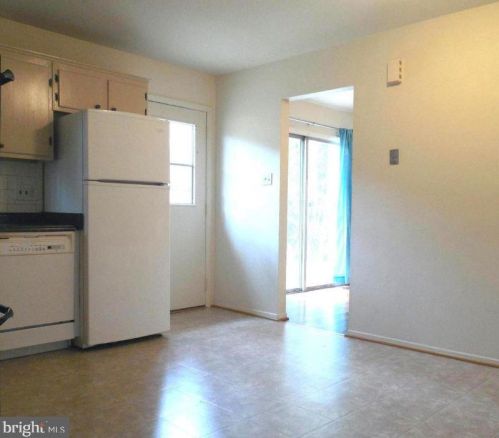 6918 Ashbury Dr, Springfield VA  22152-3220 exterior