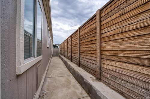 20049 Northcliff Dr, Santa Clarita CA  91351-5792 exterior