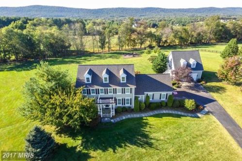 38216 Millstone Dr, Purcellville VA  20132-3733 exterior