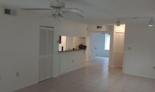 17101 Glenmoor Dr, West Palm Beach, FL 33409-2785