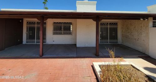 9008 Palms Park Dr, Tucson AZ  85715-5643 exterior