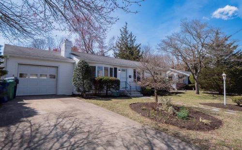 100 Longfellow Dr, Warwick, RI 02818-4410