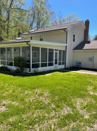 11 Joanne Cir, Westport CT  06880-2636 exterior