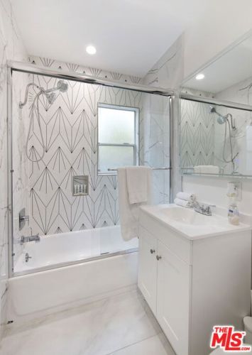 5143 Newcastle Ave, Van Nuys CA  91316-3512 exterior