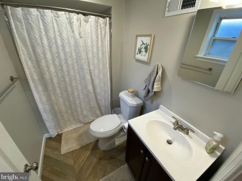 26 Auburn Dr, New Castle DE 19720-2305 exterior