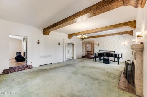 3192 Sycamore Dr, Simi Valley CA 93065-2703 exterior