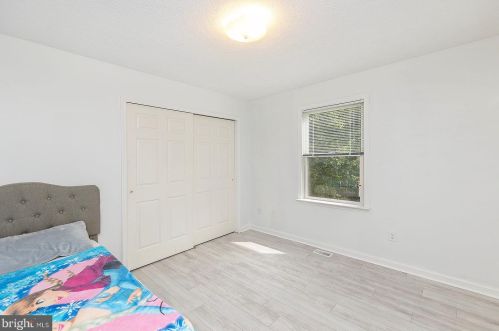 100 Woodlands Ln, Cross Junction, VA 22625-2546