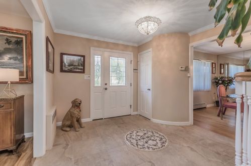80 Twin Oaks Dr, San Remo, NY 11754-1232