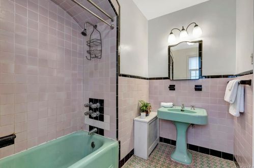 380 Summit Ave, Mount Vernon NY  10552-2206 exterior