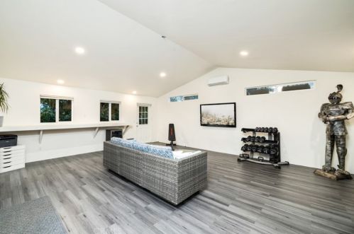 1350 Comstock Ave, Glendora CA 91741-2721 exterior