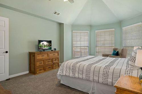 4216 Sharondale Dr, Lewisville TX  75022-0958 exterior