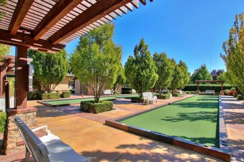 7500 Abbey Cir, Elk Grove CA  95757-5103 exterior