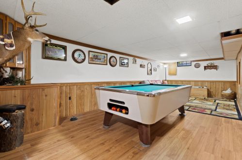 6240 Kinnickinnic Riv Pkwy, Milwaukee WI 53219-3010 exterior