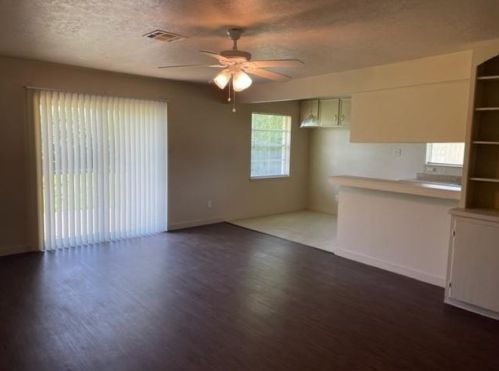 4921 Monarch Oak Ln, Texas City, TX 77591-4617