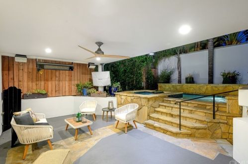 513 Dianthus St, Manhattan Beach CA  90266-6720 exterior