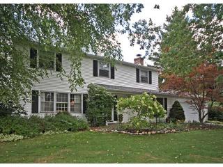 4 Squire Ln, Pittsford, NY 14534-4022