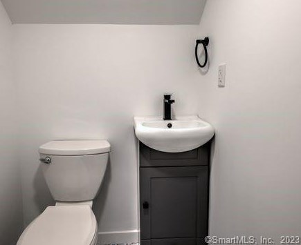 242 Meadowside Rd, Milford CT  06460-4528 exterior