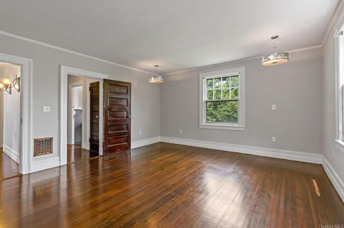 44 Greenridge Ave, White Plains NY  10605-1622 exterior